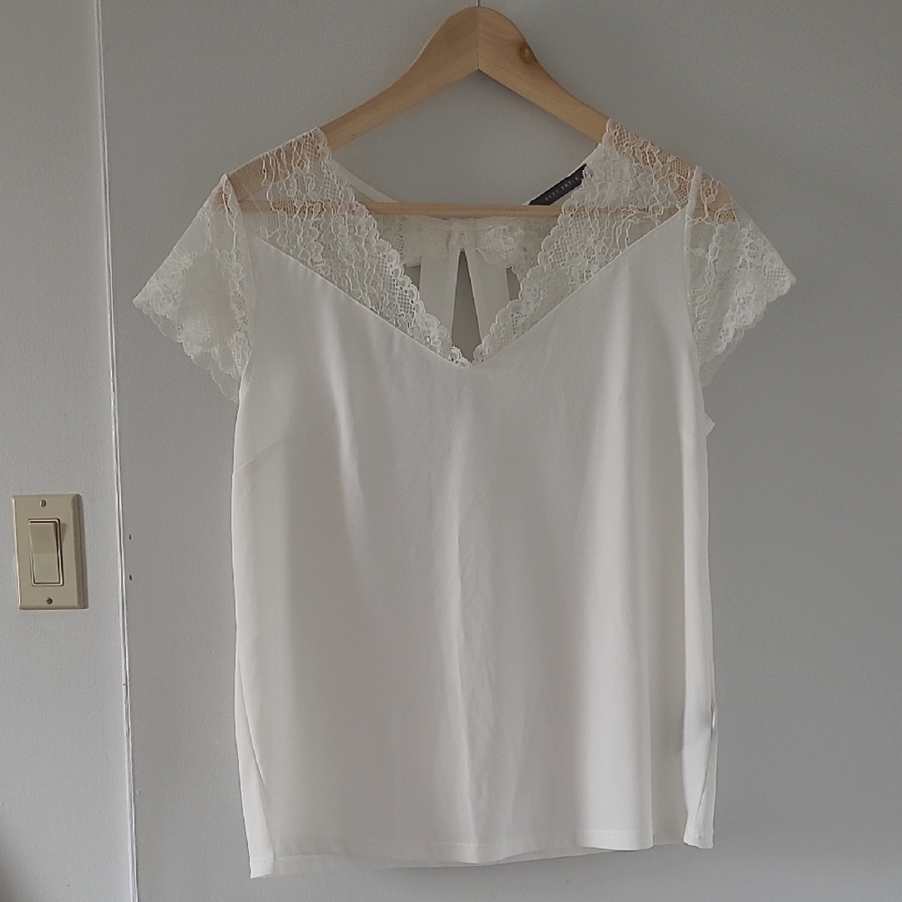 🩷2For $14🩷Suzy Shier Elegant White Lace Blouse